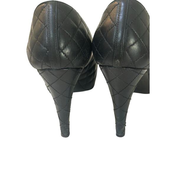 Chanel Women's Black Quilted Lambskin Leather Cap Toe Pump Heels Size 38 - Picture 9 of 14